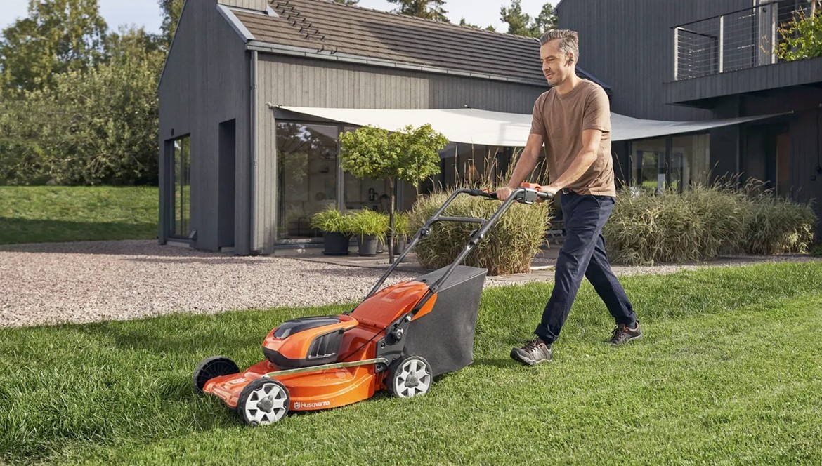 Rasaerba: efficacia di taglio, rumorosità e criteri di scelta per un prato sempre curato Rasaerba: efficacia di taglio, rumorosità e criteri di scelta per un prato sempre curato