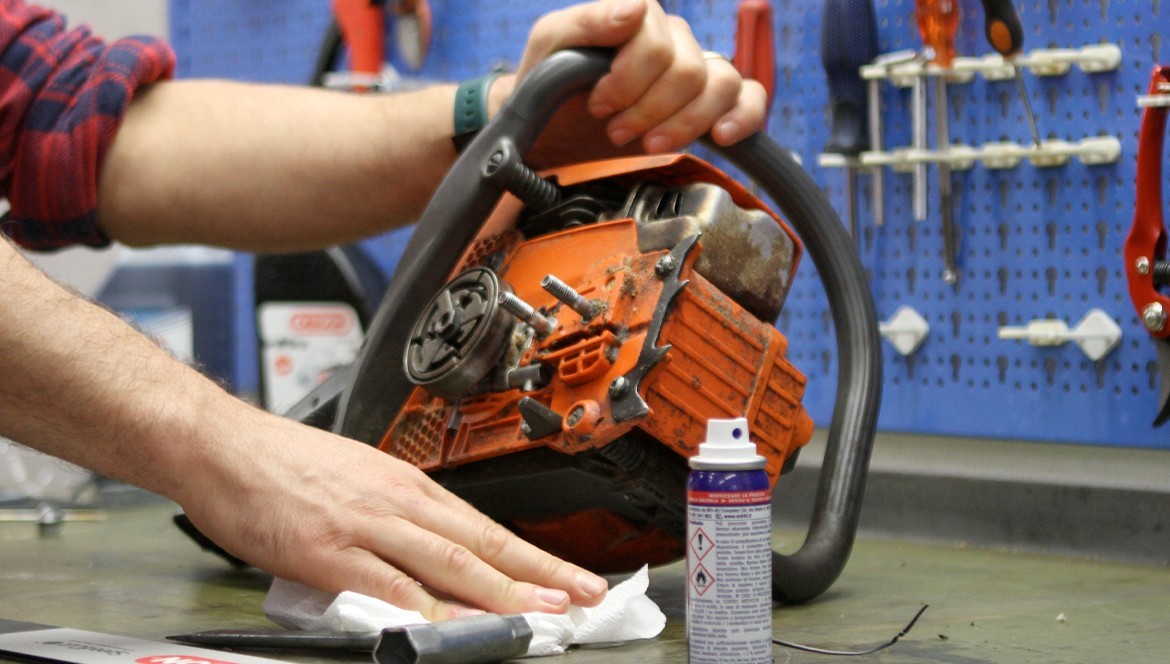 Controlli e manutenzione delle macchine da giardino prima dell’inizio della stagione